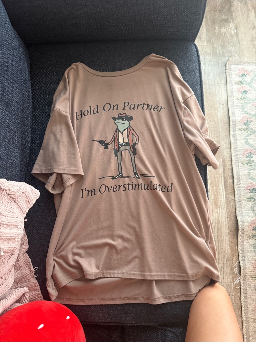 Graphic Tee with 'Hold On Partner' Frog Cowboy Print - Mauve